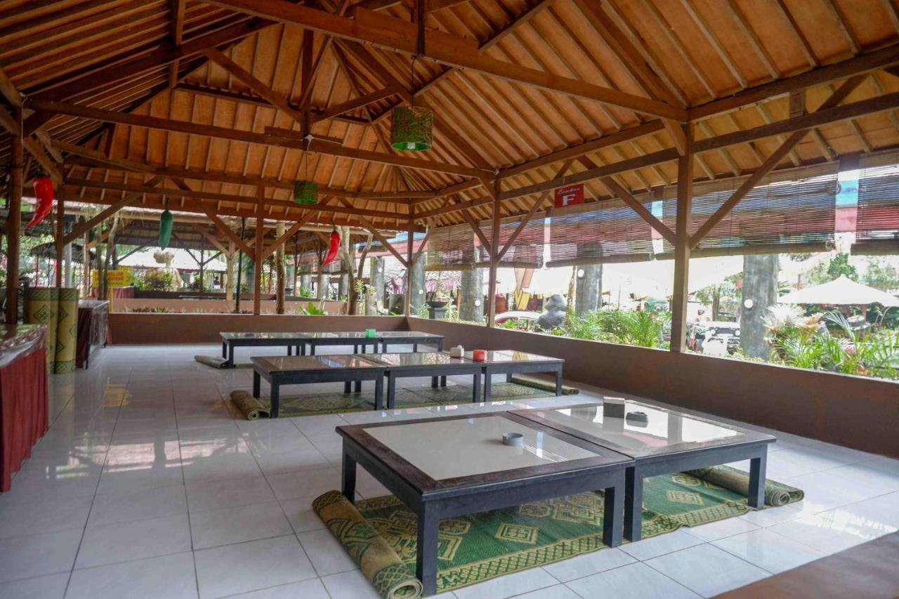 RedDoorz Resort @ Tawangmangu Luaran gambar