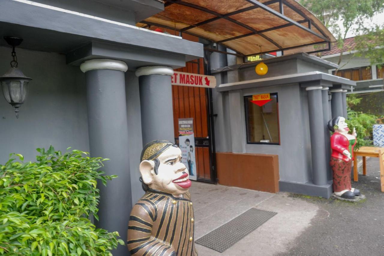 RedDoorz Resort @ Tawangmangu Luaran gambar